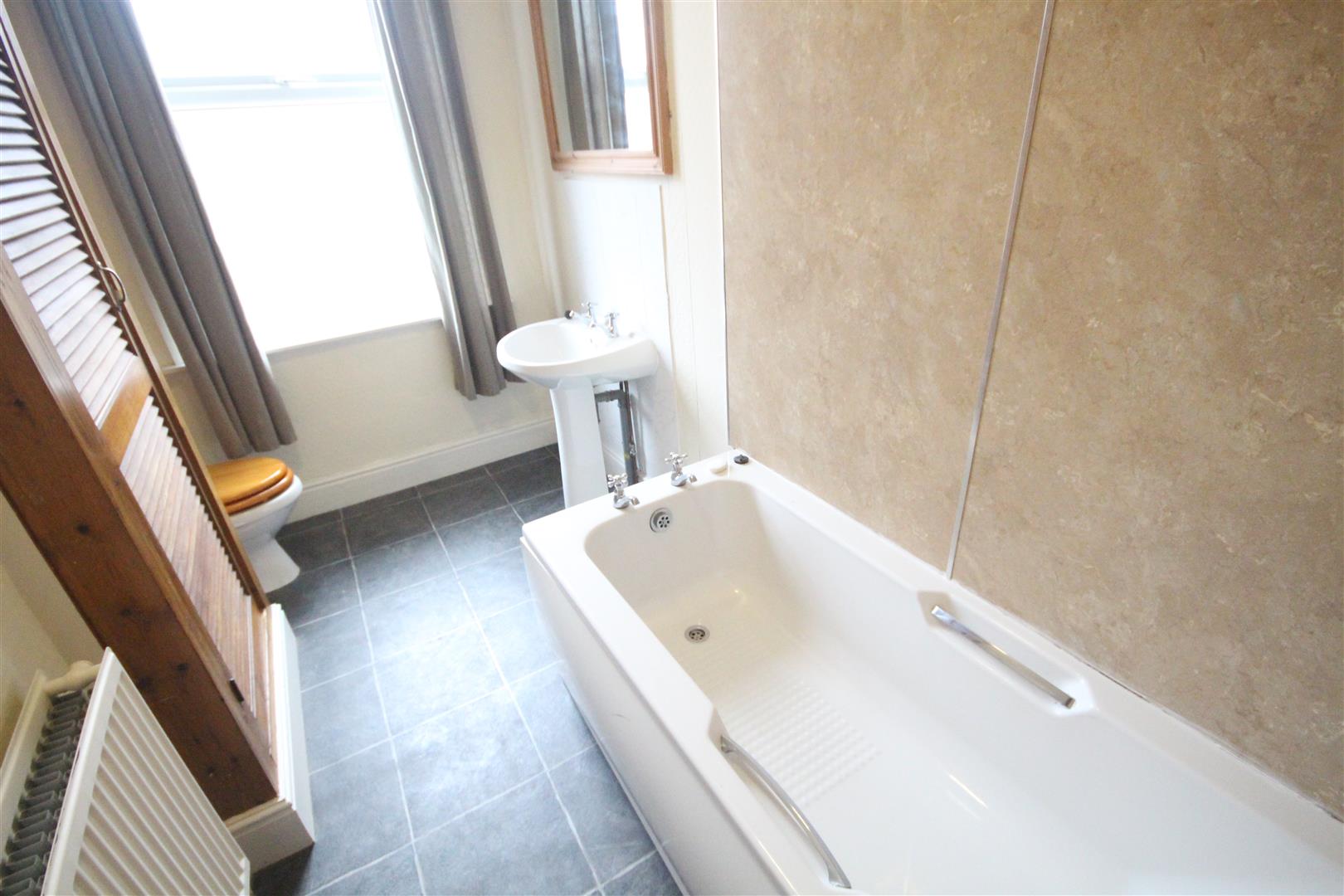 2 bedroom mid terrace house To Let in Barnoldswick - IMG_6247.jpg